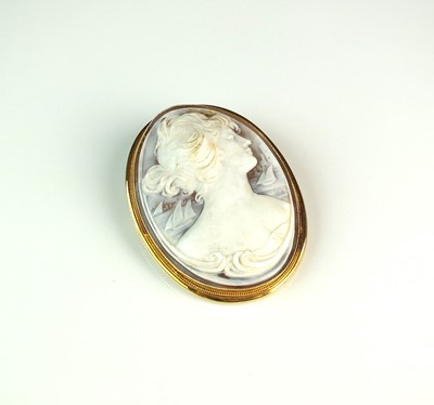 Lot 65 - An oval shell cameo brooch