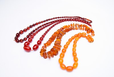 Lot 200 - A graduated oval amber bead necklace