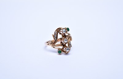 Lot 162 - A yellow metal rose cut diamond and emerald ring