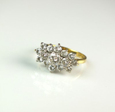 Lot 73 - An 18ct gold diamond cluster ring