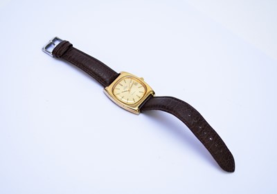 Lot 230 - Omega: A gentleman's gold plated automatic Geneve wristwatch