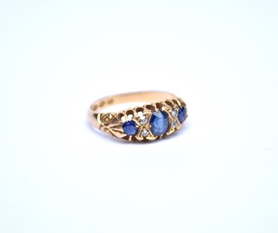 Lot 154 - An 18ct yellow gold sapphire and diamond ring