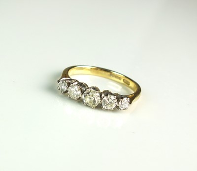 Lot 96 - An 18ct gold five stone graduated diamond ring