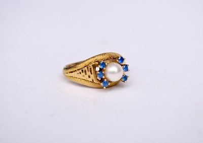 Lot 68 - A cultured pearl and blue stone ring