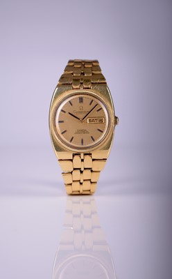 Lot 125 - Omega: A gentleman's 18ct gold Constellation bracelet wristwatch
