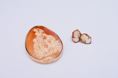 Lot 130 - A shell cameo brooch and earrings