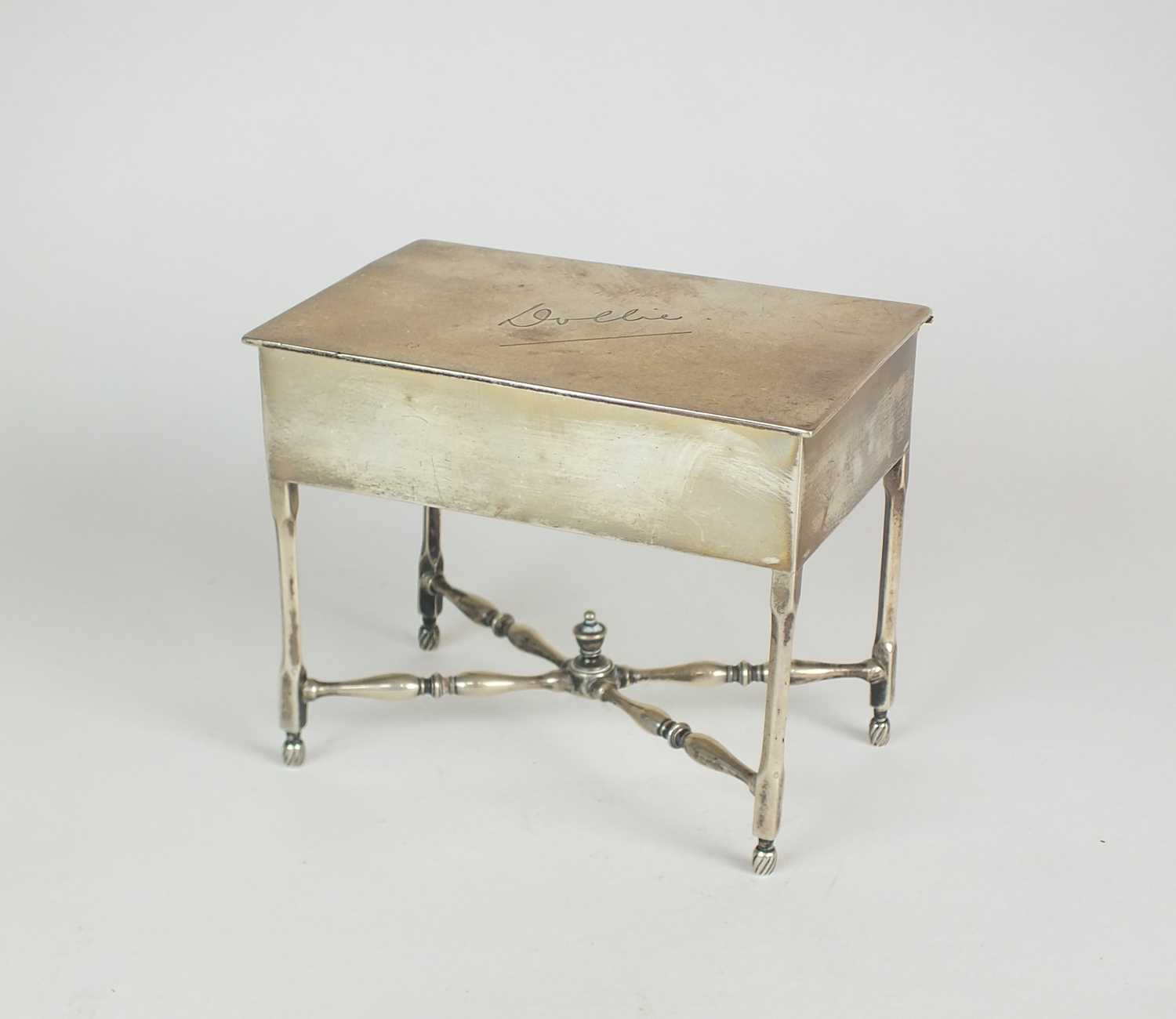 Lot 70 - A novelty silver trinket box in the form of a table