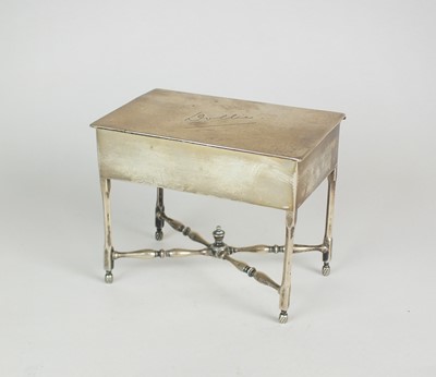 Lot 70 - A novelty silver trinket box in the form of a table