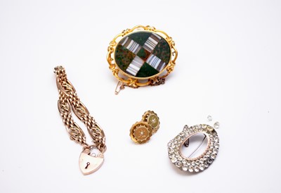 Lot 132 - A small collection of jewellery