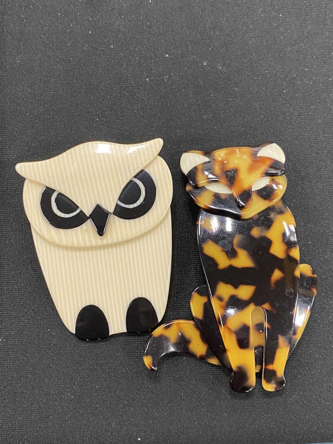 Lot 135 - A collection of eight Lea Stein brooches