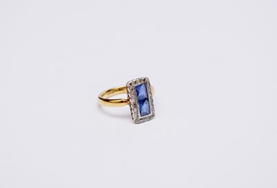 Lot 136 - A sapphire and diamond elongated rectangular cluster ring