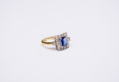 Lot 137 - An 18ct gold sapphire and diamond ring