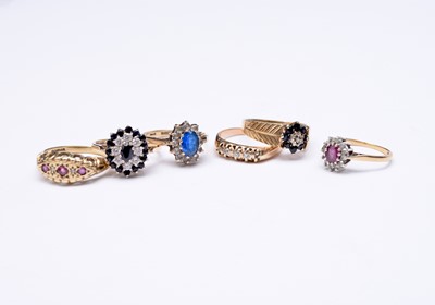 Lot 165 - A collection of stone set rings