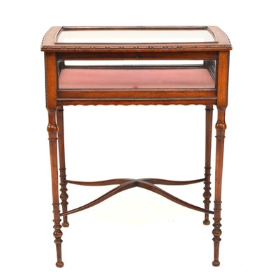 Lot 708 - An Edwardian mahogany bijouterie table