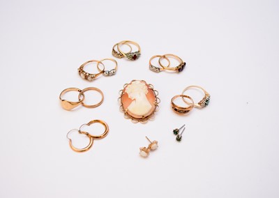 Lot 167 - A collection of stone set rings and jewellery