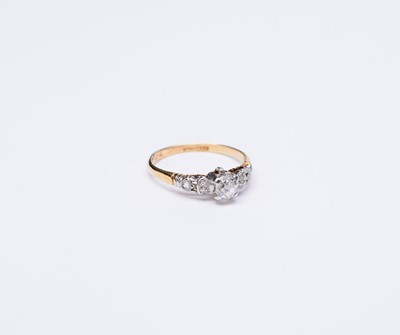 Lot 157 - An old cut diamond ring