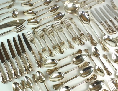Lot 32 - A large harlequin collection of silver cutlery