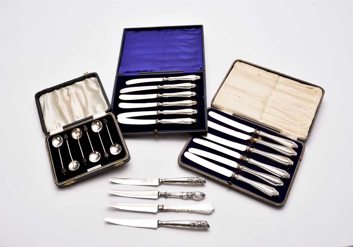 Lot 22 - A collection of cased flatware