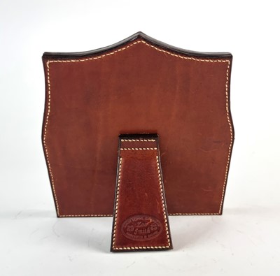 Lot 28 - A 'Quality Bespoke Leatherwork' hunting appointments holder, by 'Zoe Smith'