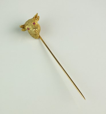 Lot 4 - A yellow metal Bull's head stick pin
