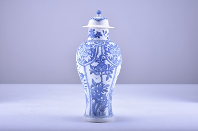 Lot 25 - A Chinese blue and white baluster vase and cover from the Bintan cargo, Kangxi