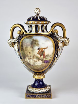 Lot 258 - A large Royal Worcester vase and cover painted by William Hawkins