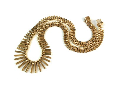 Lot 109 - A 9ct gold fringe necklace