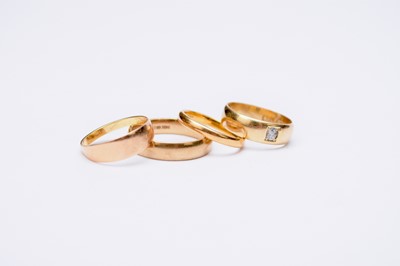 Lot 174 - Four gold rings