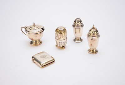 Lot 72 - A small collection of silver