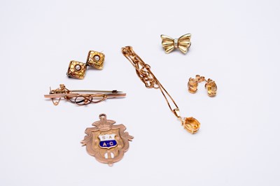 Lot 171 - A small collection of jewellery