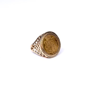 Lot 196 - A half sovereign set ring