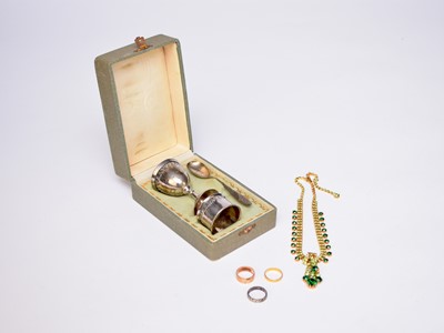 Lot 177 - A small collection of jewellery and silver