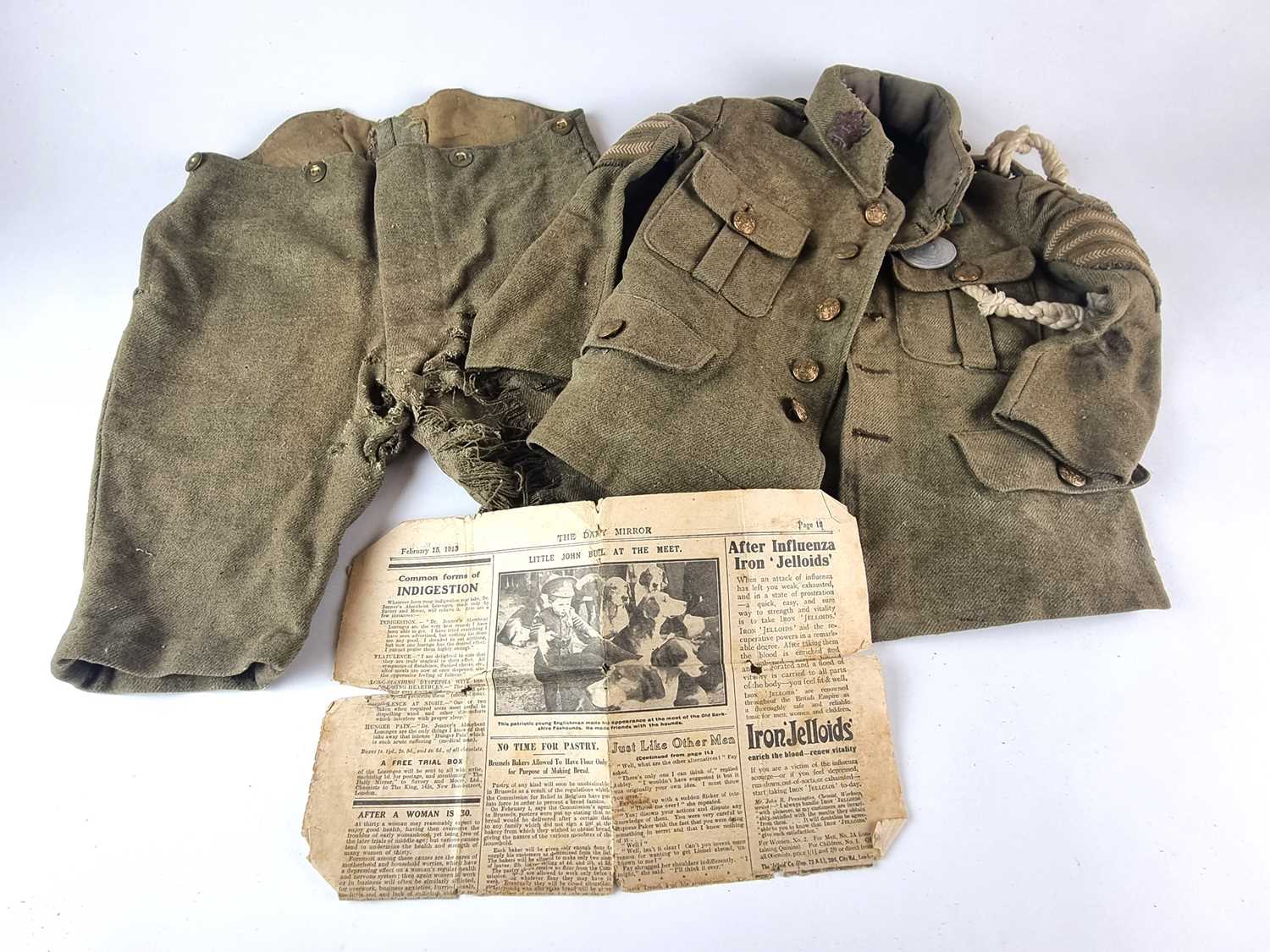 Lot WW1 child's uniform for a Staff Sergeant of the RAMC, with photograph