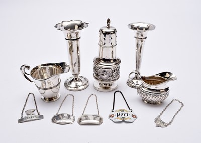 Lot 90 - A small collection of silver