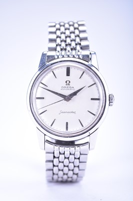 Lot 136 - Omega: A gentleman's stainless steel Seamaster bracelet wristwatch