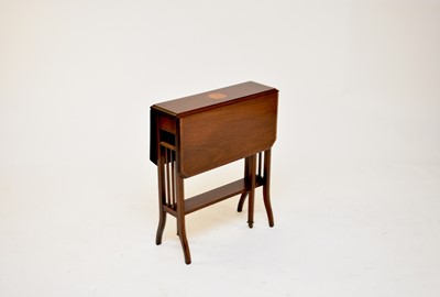 Lot 689 - An Edwardian rosewood drop-leaf occasional table