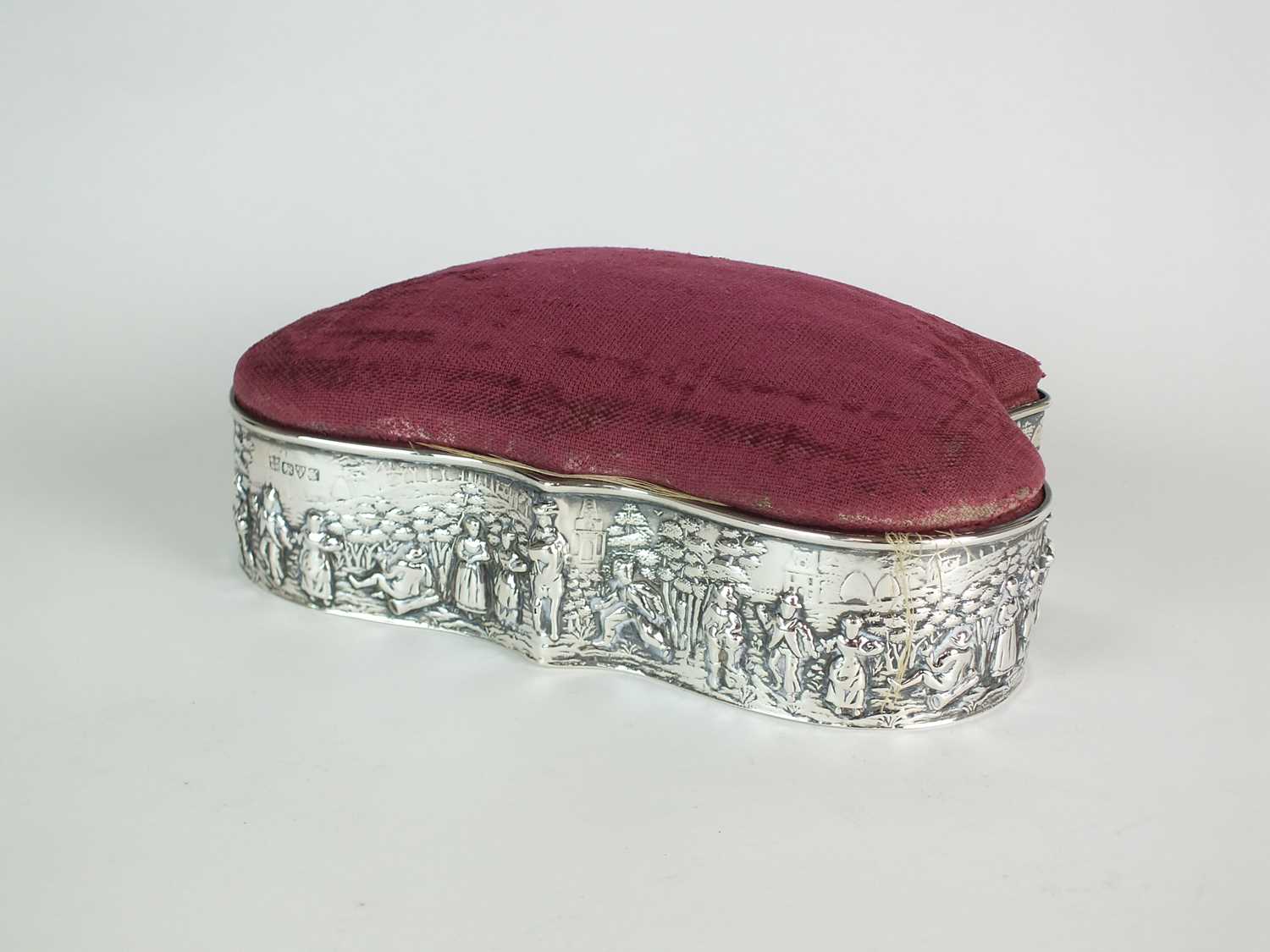 Lot 62 - A George V silver mounted jewellery box