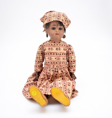 Lot 566 - A Simon & Halbig / Kammer & Reinhardt bisque-headed doll