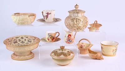 Lot 216 - A group of Worcester porcelain