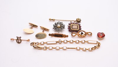 Lot 74 - A small collection of jewellery