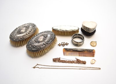 Lot 79 - A small collection of jewellery and silver
