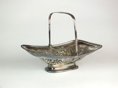 Lot 64 - A George III silver bread/cake basket