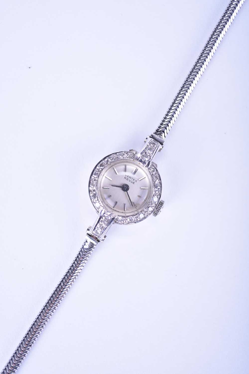 Lot 128 - Vertex Revue: A lady's 18ct white gold diamond-set watch on a 9ct bracelet