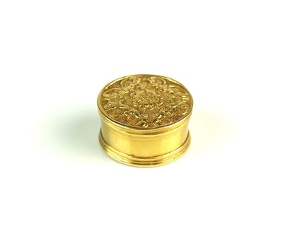 Lot 77 - A Louis XIV French gold circular patch box