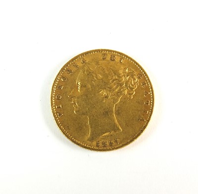 Lot 169 - A Victoria young head sovereign