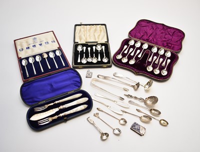 Lot 17 - A collection of silver cased and loose flatware