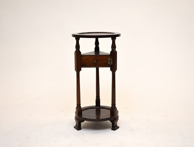 Lot 527 - A 19th century mahogany wash stand