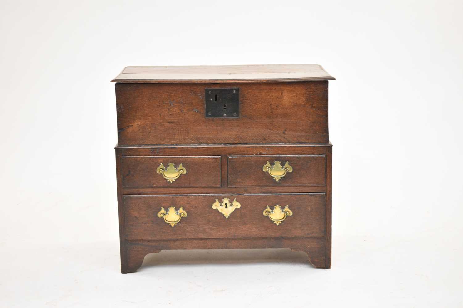 Lot 512 - An 18th century oak mule chest or coffer bach