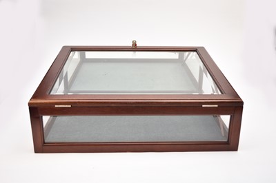 Lot 587 - A glazed mahogany tabletop jewellery/bijouterie display cabinet
