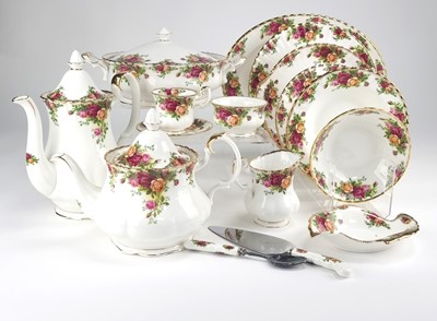 Lot 254 - Substantial Royal Albert Old Country Roses Service